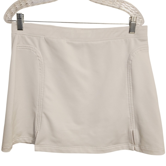 Adidas | Women's White Clima Cool Golf or Athletic Skorts (Size 12) - Picture 1 of 13